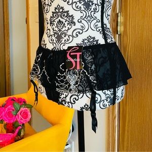 Secret Treasures Holiday Garland Garter Lace Skirt Thong Underwear Size M